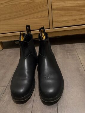 Blundstone Black Leather Chelsea Boots